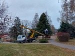 2021-11-17 - Zdobení vánočního stromu před obecním úřadem